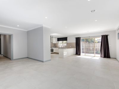 2 / 18 Duke Street, Werribee