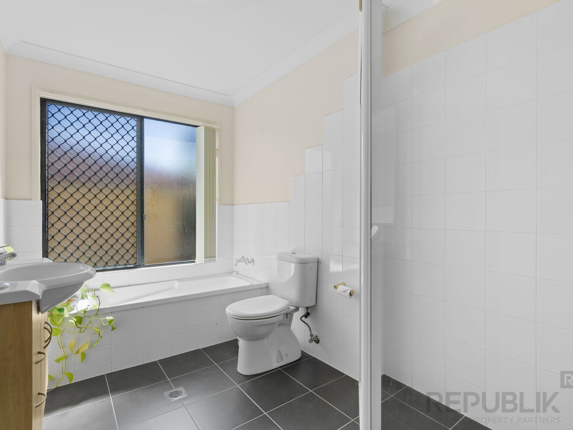 2 / 101 EUGAREE STREET, Southport