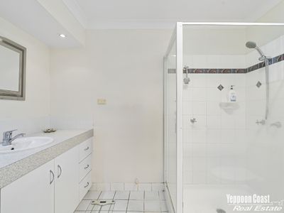 94 Howes Road, Farnborough