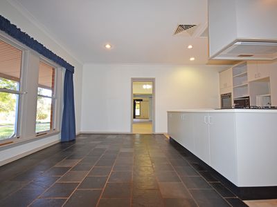 7 Peppercorn Place, Dubbo