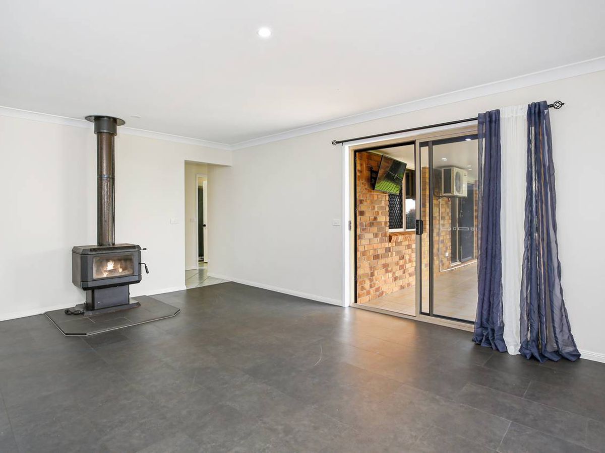 25 Storer Street, Atherton