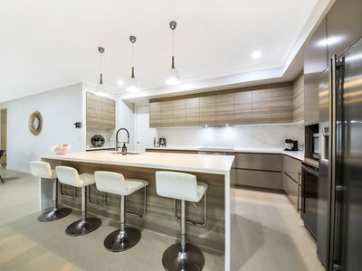 5 Commodore Place, Manly West