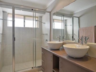 4 Buchanan Court, Somerville