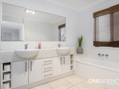 10 Gladys Street, Doolandella