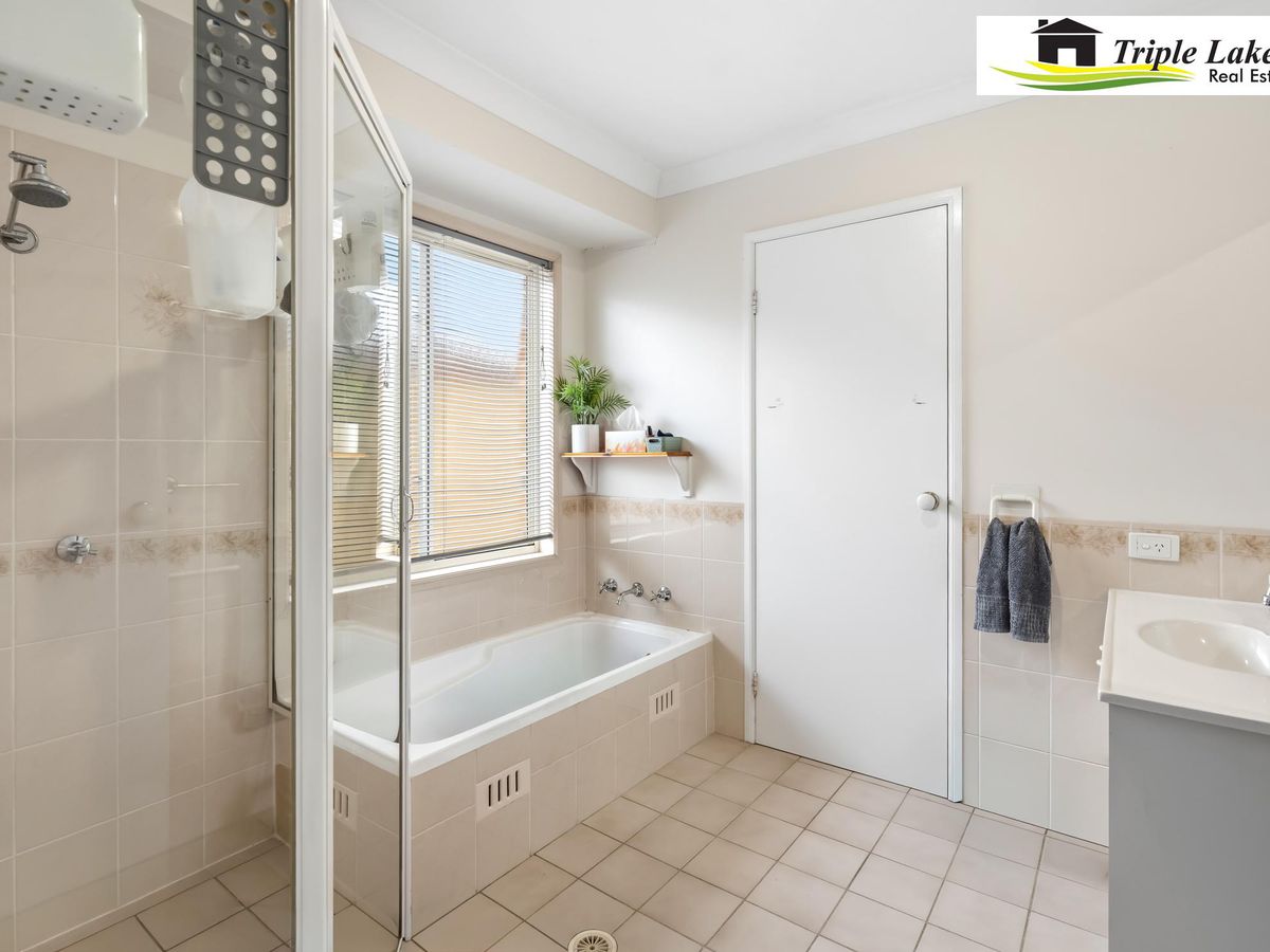 10 Karingal Place, Blue Haven