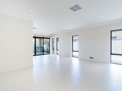 13 Coniston Bend, Waikiki