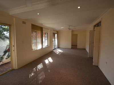 1 / 70 Peterborough Avenue, Lake Illawarra