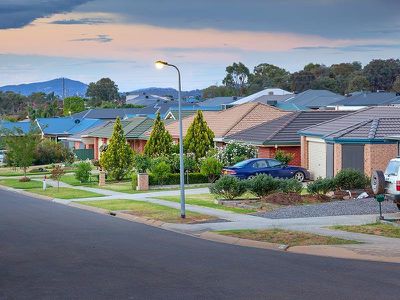 27 LIGHTWOOD DRIVE, Wodonga