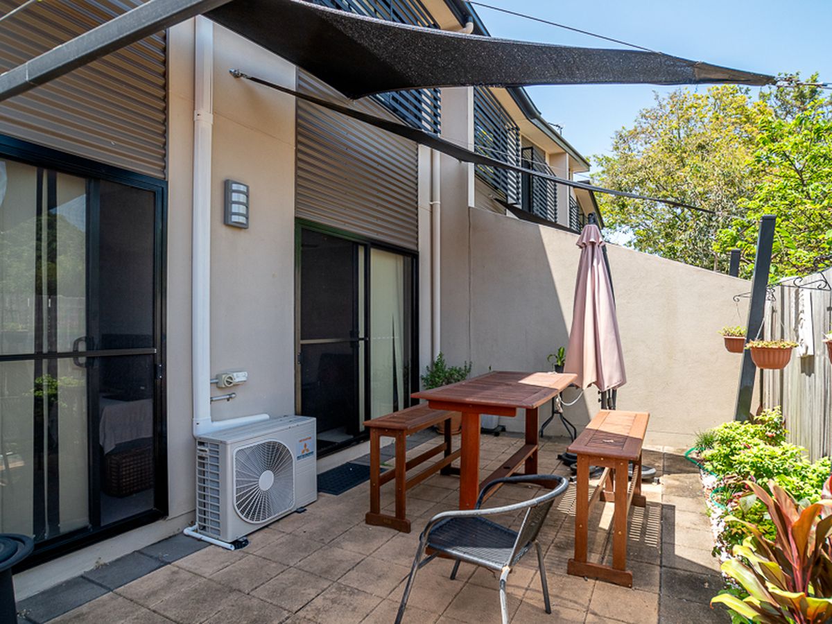 4 / 52 Shell Street, Urangan