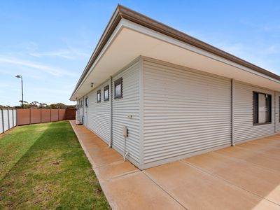 2 Pirring Way, Hannans