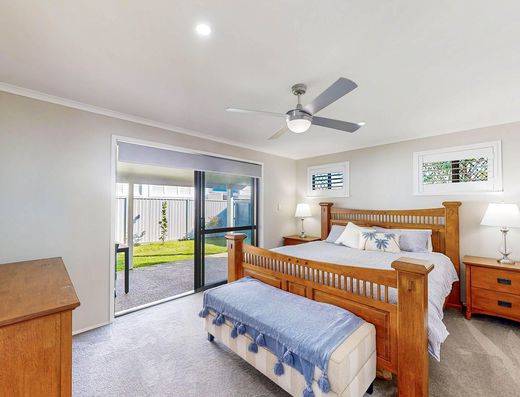 Spacious Family Living in the Heart of Old Tewantin image 9