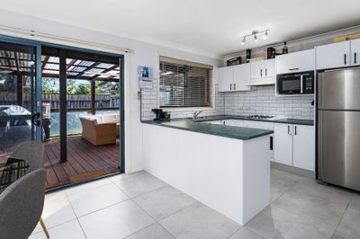 4 Horseman Place, CURRANS HILL, Currans Hill - Thumbnail 3