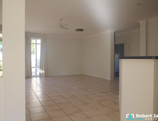 Noosa Waters Family Home image 3