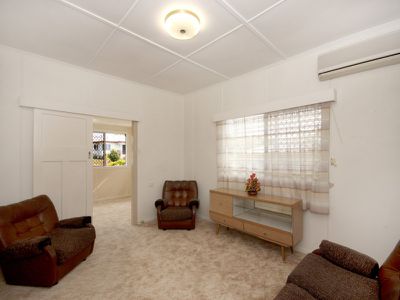 27 Wall Street, Bundamba