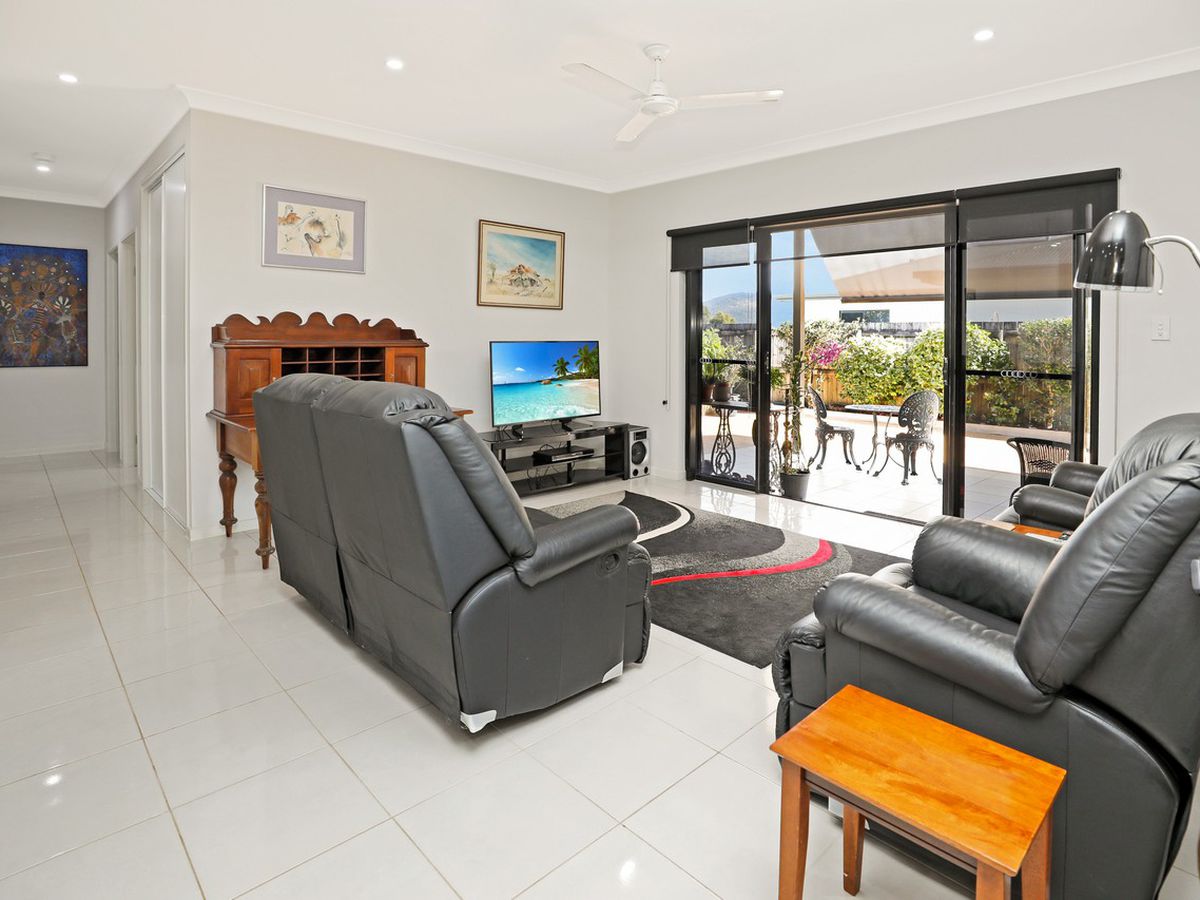 9 Sommerset Drive, Atherton