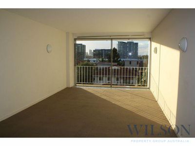 12 / 223 Cavendish Road, Coorparoo