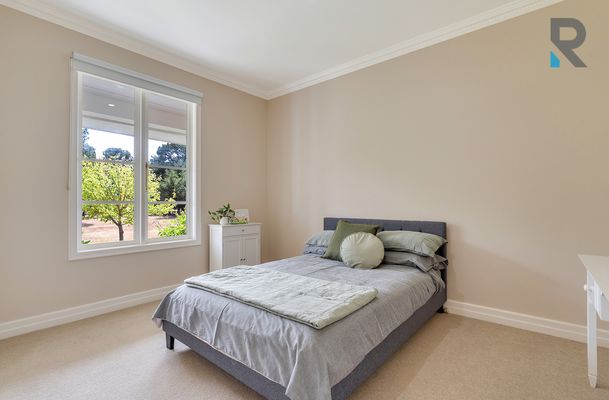 8 Pine Grove, Mickleham