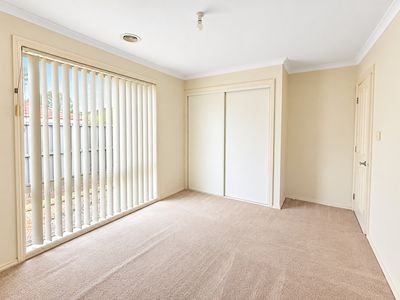 1 / 3 Enfield Avenue, Werribee