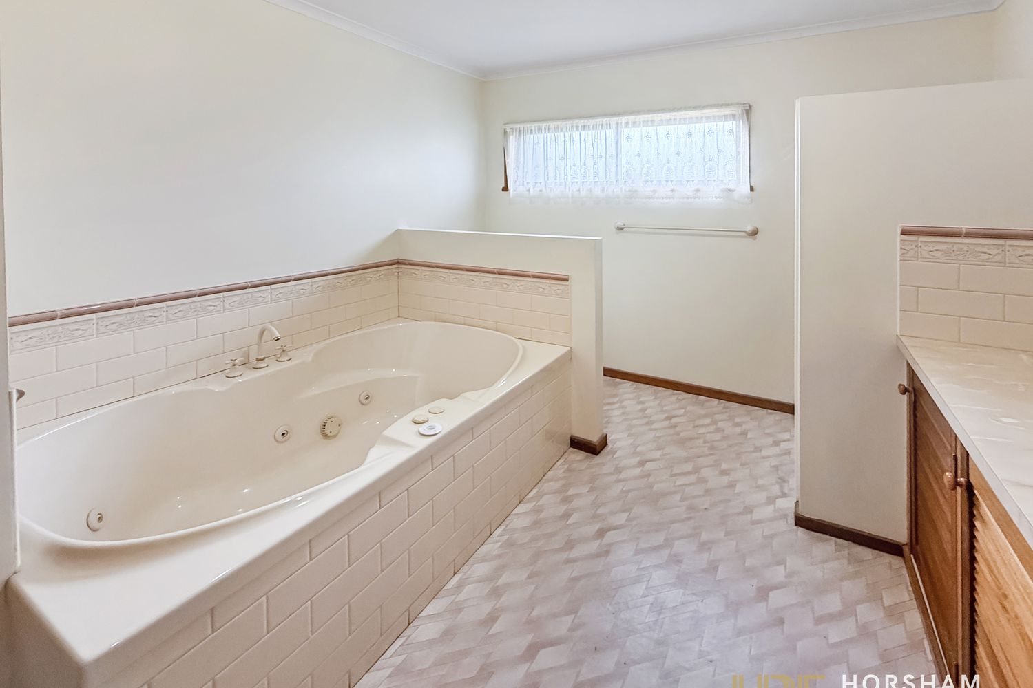 2 Mintern Crescent, Horsham