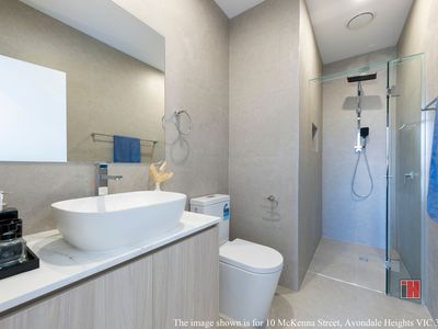 8B Norma Court, Avondale Heights