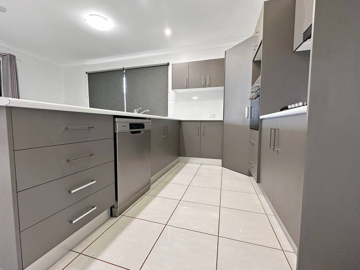11 Rosenberg St, Atherton