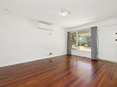 27 Willowmead Way, Kelmscott