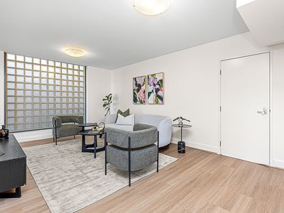 1 / 8 Mounts Bay Road, Crawley