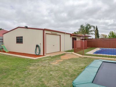 25 Longmore Parade, Broadwood