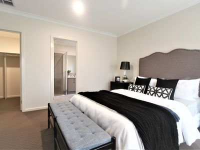9 Yaleri Rise, Werribee