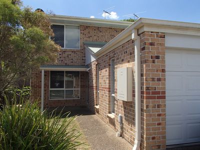 11 / 17 Gibbs Street, Churchill