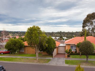 2 / 11 LAMBERT COURT, Endeavour Hills