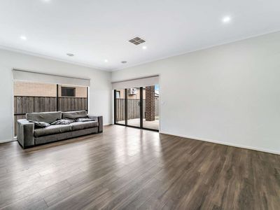 17 Mathoura Avenue, Werribee