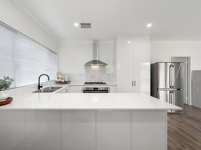 32 Lancaster Loop, Piara Waters