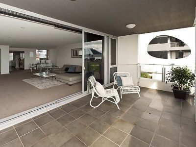 22 / 39 Bow River Cresc, Burswood