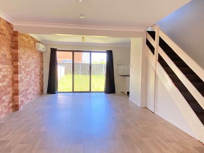 2 / 7 Forrest Crescent, Dubbo