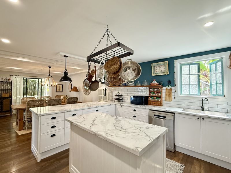 2 Saunders Street, Point Vernon, QLD, Point Vernon - Thumbnail 4
