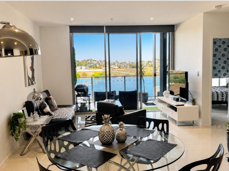 Promenade 4018 / 37 Harbour Road, Hamilton
