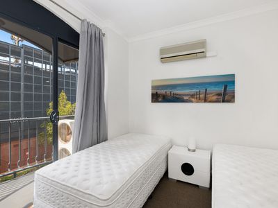 9 / 11 Regal Place, East Perth