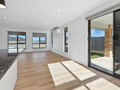 2 / 26 Deavan Drive, Shorewell Park