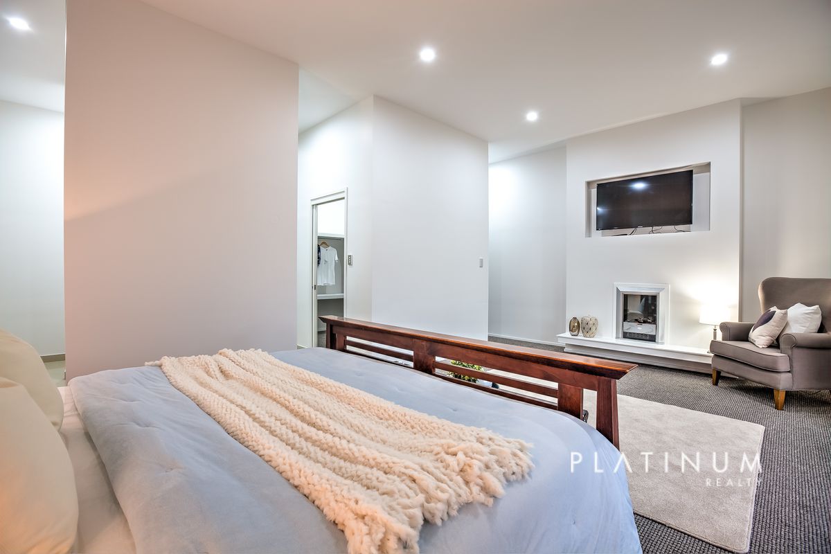 2 Rebecca Court, Broadbeach Waters