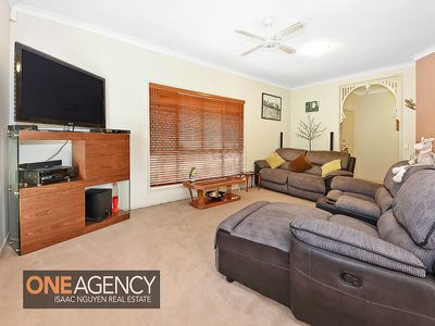 42 Glasshouse Cr, Forest Lake