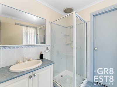 4 Sherwood Road, Narre Warren South