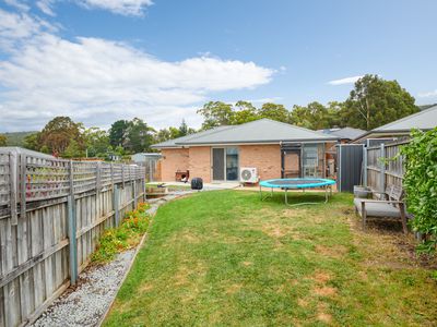 2 / 5 Space Court, Snug