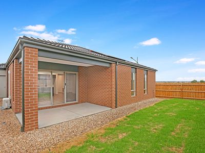 18 Marriott Blvd, Weir Views