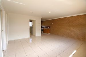 2 / 8 Croft Street, Holbrook