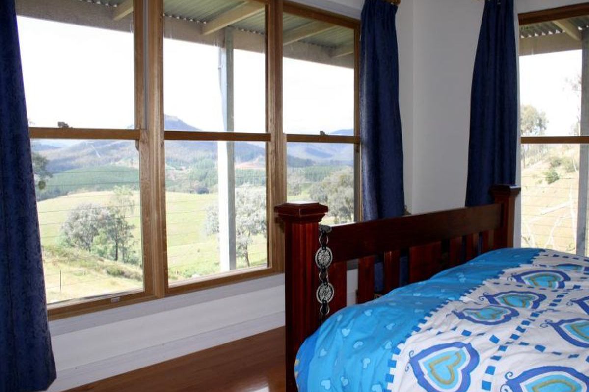 1884 Mansfield Woods Point Road, Mansfield