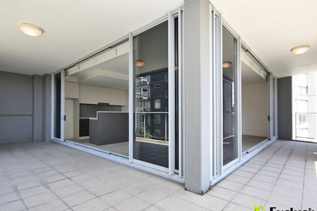 402 / 26 Rider Boulevard, Rhodes