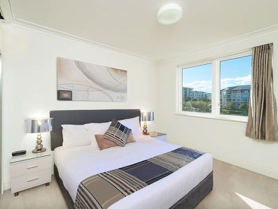 305 / 4 Rosewater Circuit, Breakfast Point