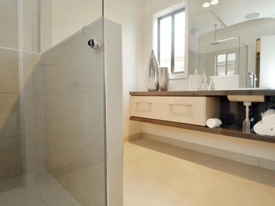 27 Paraffin Drive, Leopold