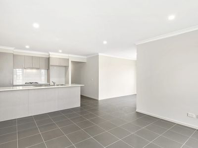 38 Straw Flower Circuit, Greenvale